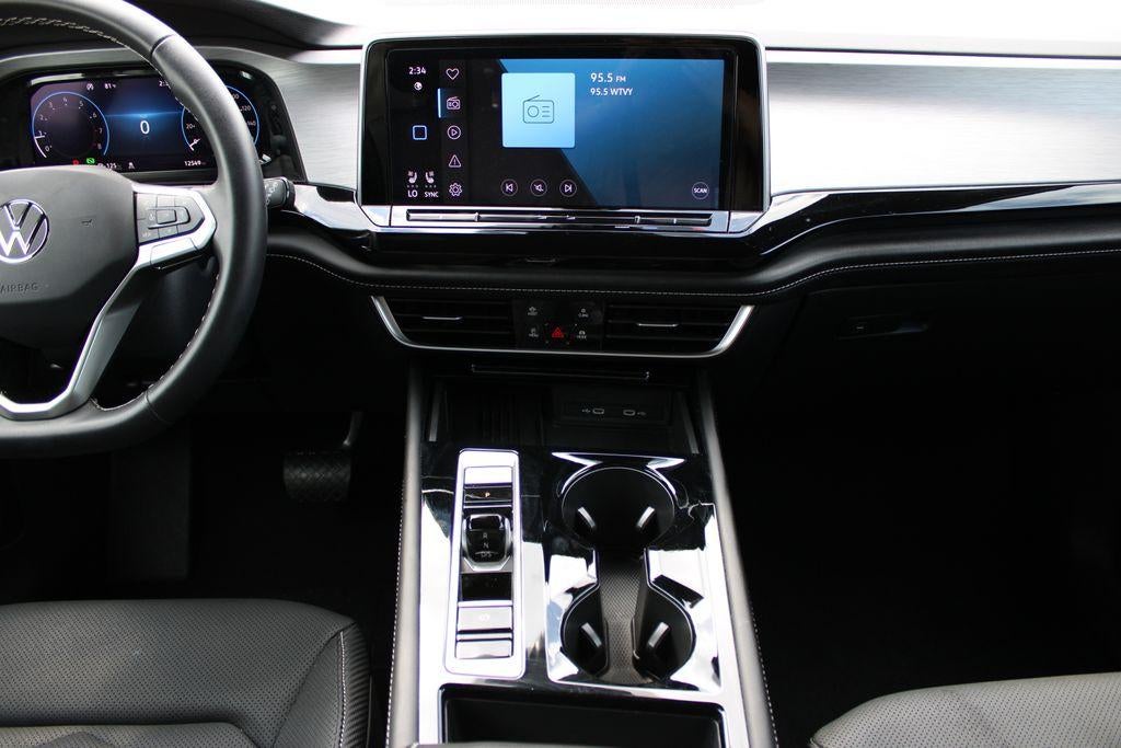 2025 Volkswagen Atlas Cross Sport 2.0T SE w/Technology