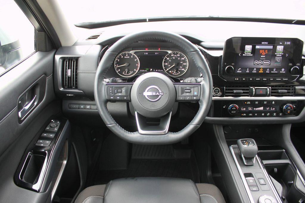 2023 Nissan Pathfinder SL