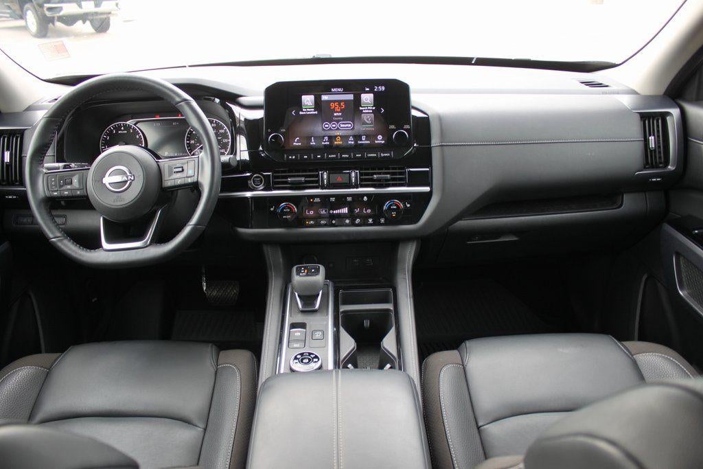 2023 Nissan Pathfinder SL