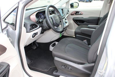 2024 Chrysler Voyager LX