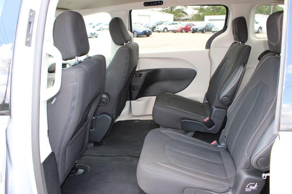 2024 Chrysler Voyager LX