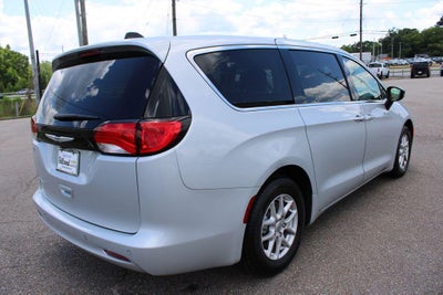 2024 Chrysler Voyager LX