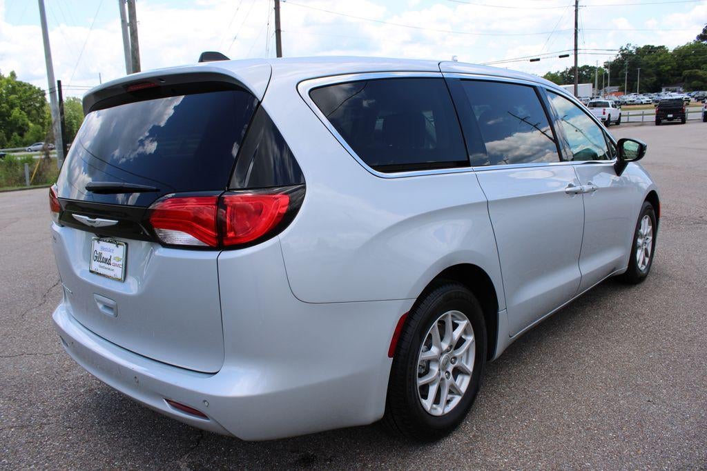 2024 Chrysler Voyager LX
