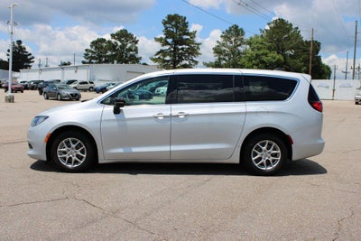 2024 Chrysler Voyager LX