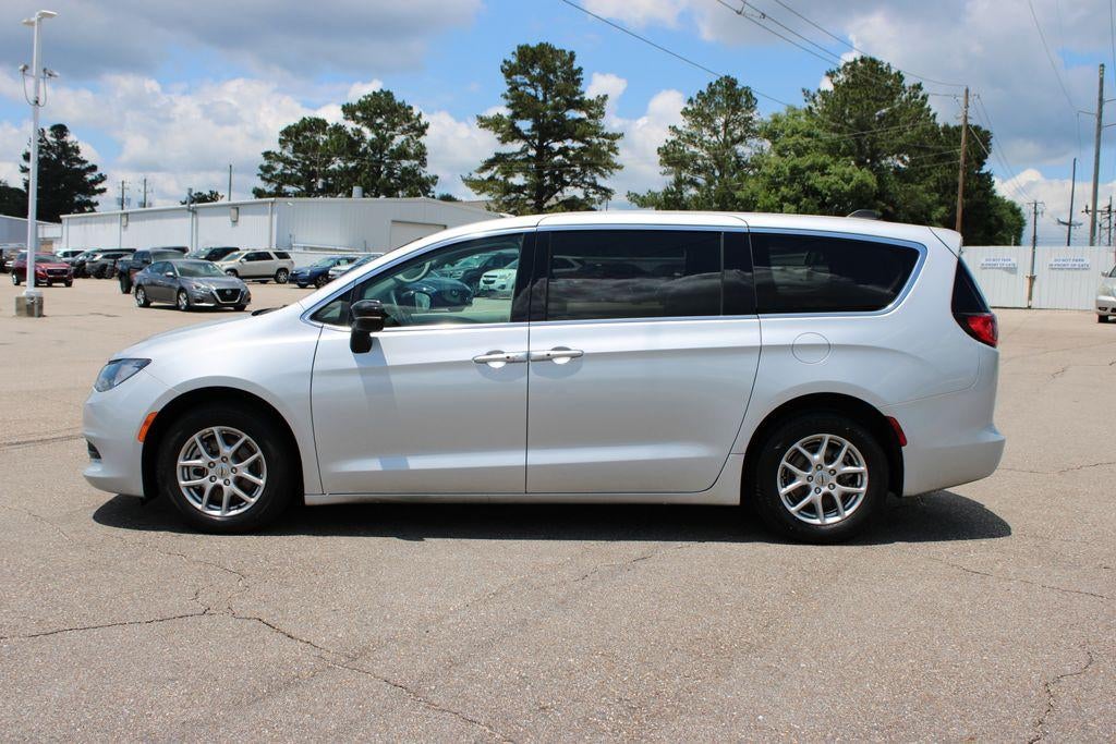 2024 Chrysler Voyager LX