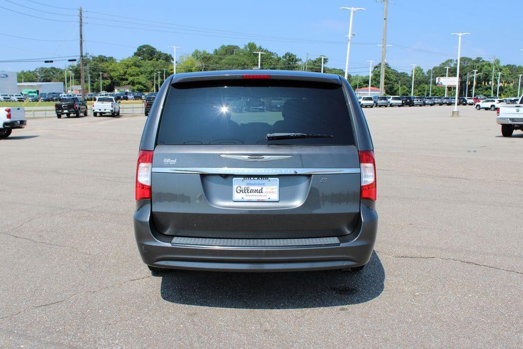 2016 Chrysler Town & Country S