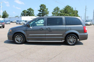 2016 Chrysler Town & Country S
