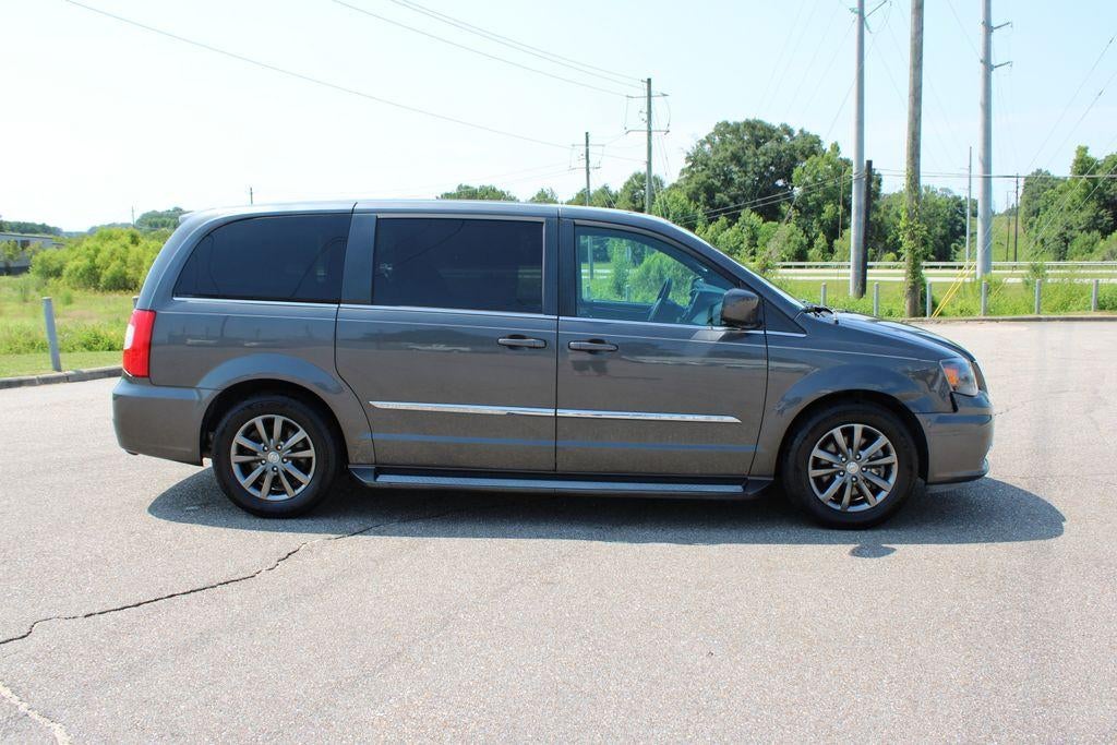 2016 Chrysler Town & Country S