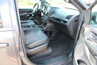 2016 Chrysler Town & Country S